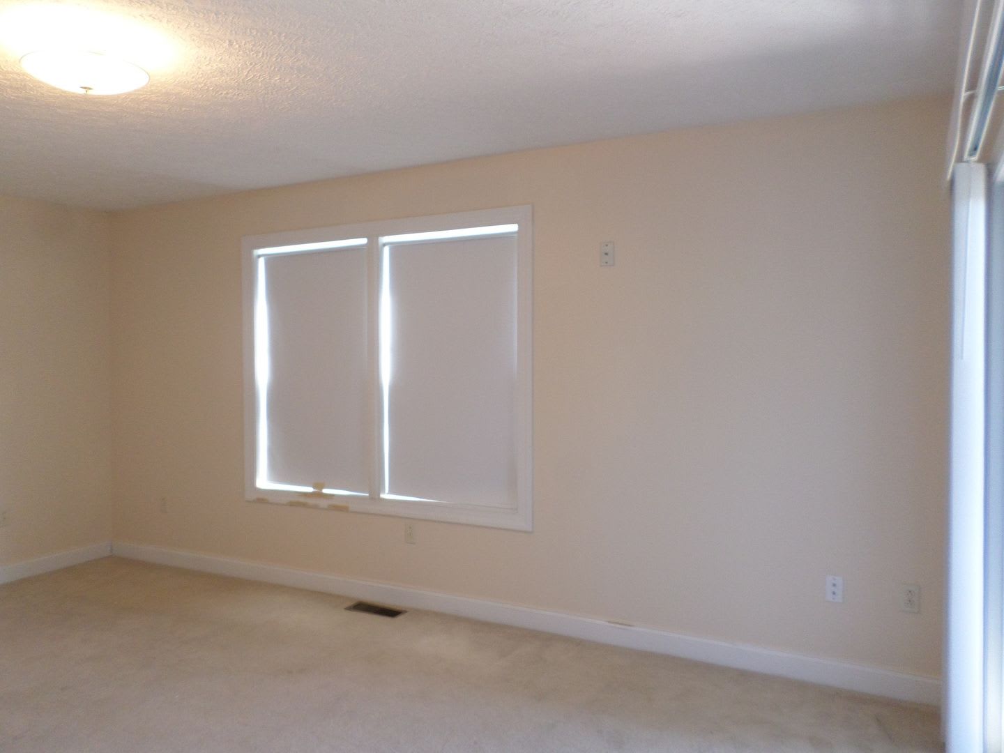 4 bedroom 3 bath Townhouse – photo 1
