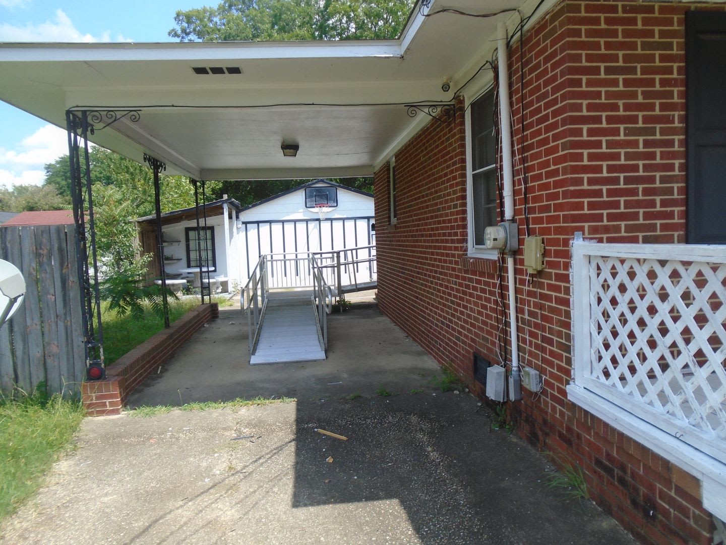 3 Bed / 1 Bath Available in Lafayette Villiage! – photo 3
