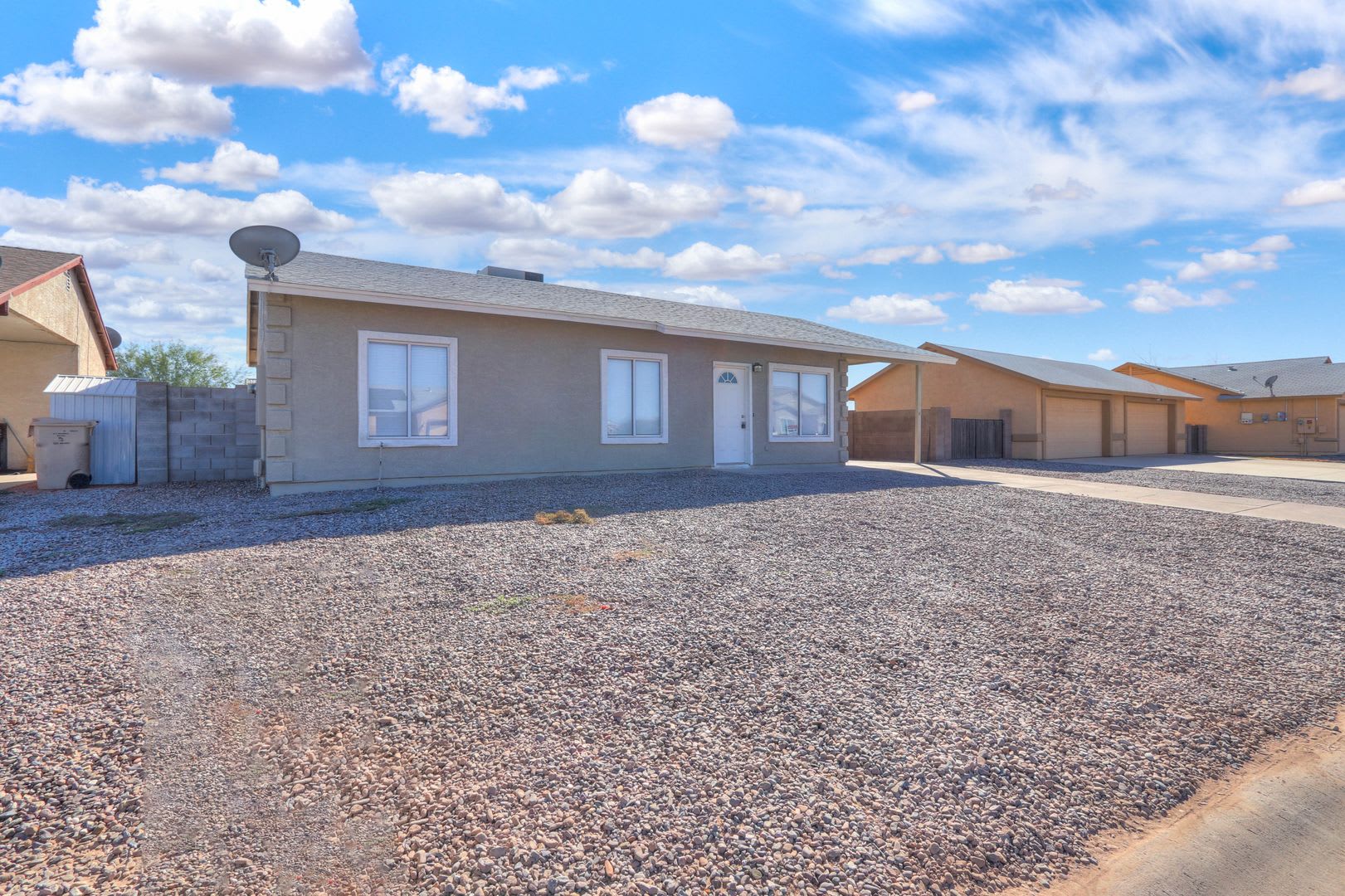 3 Bedroom House with large yard Arizona City – photo 4