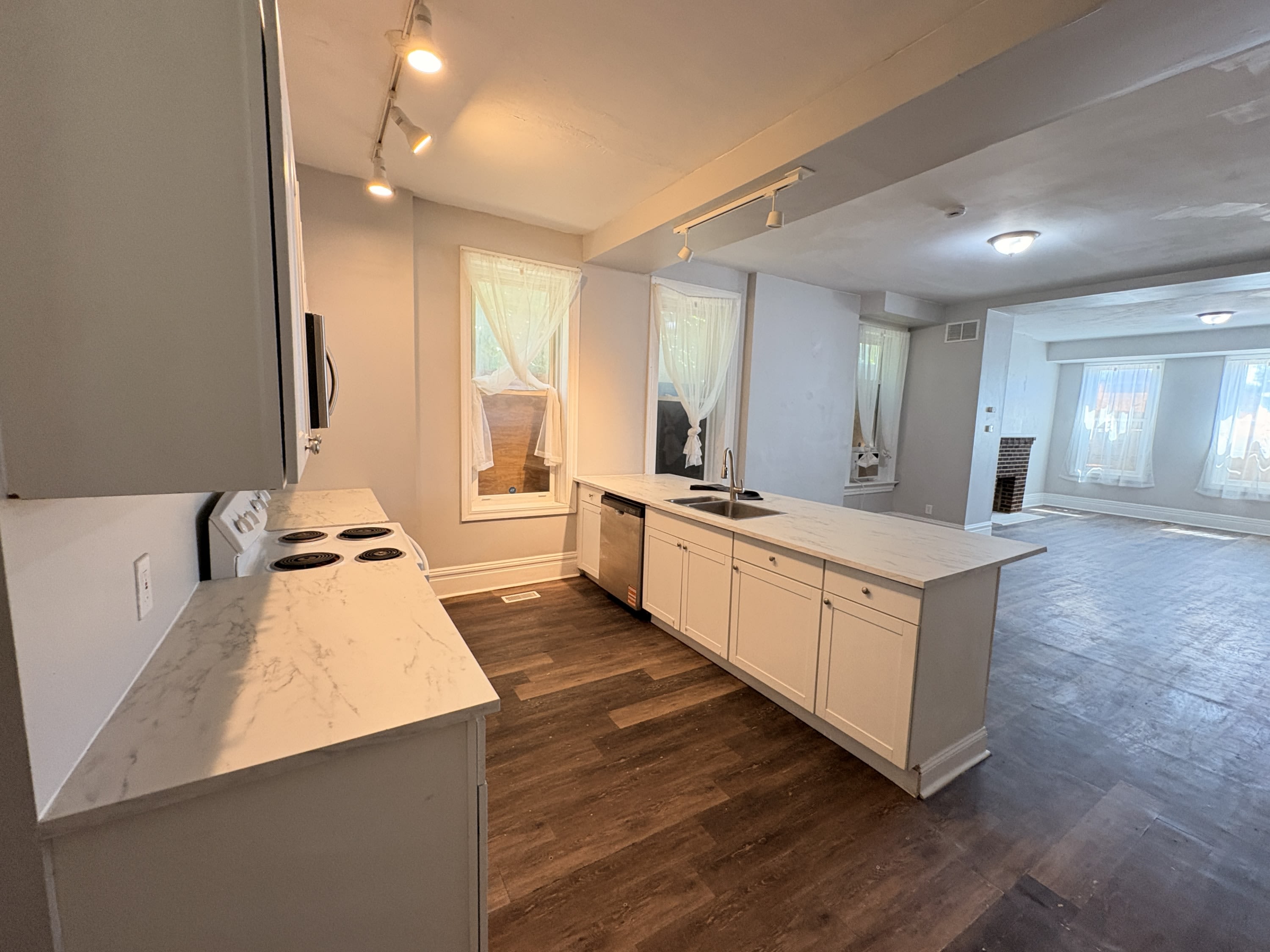 2127 Chippewa Street – photo 5