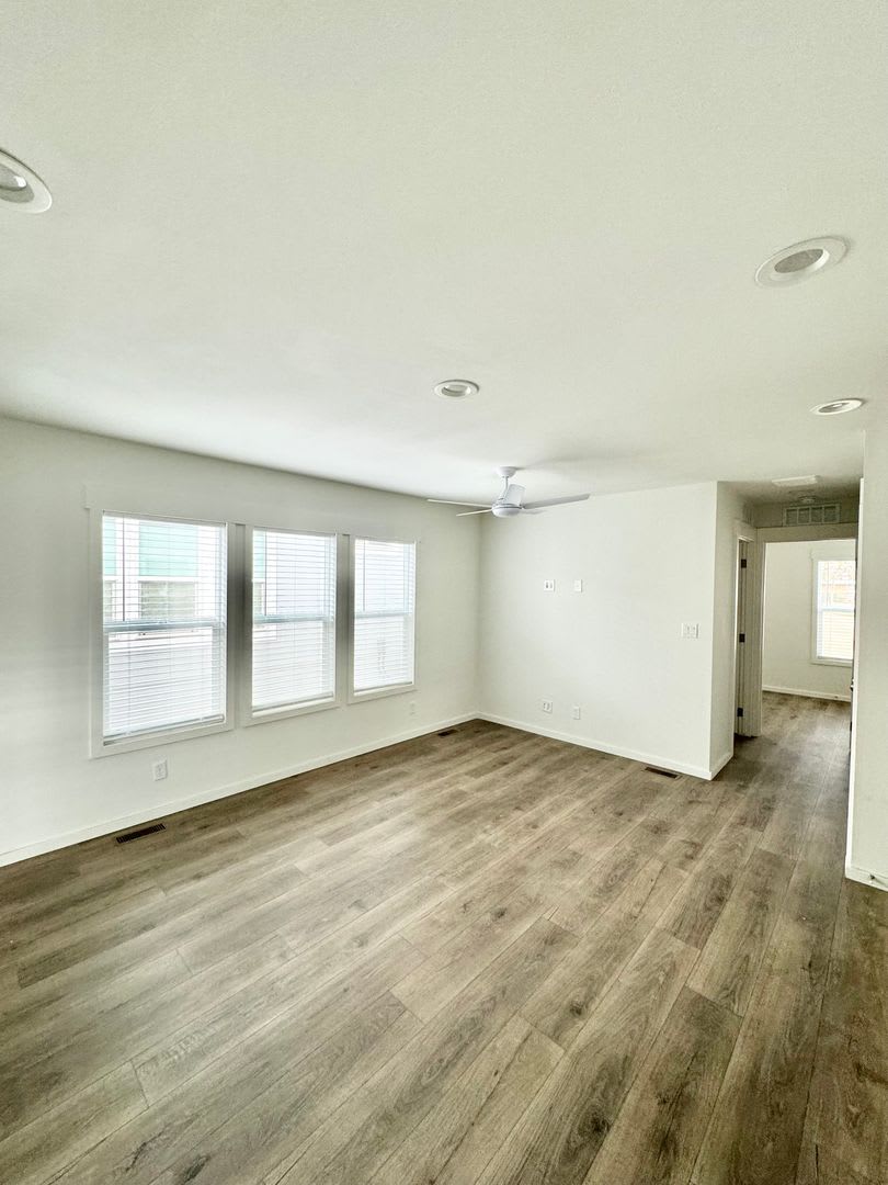 Ready To Move In 2 Bed 1 Bath Home – photo 3
