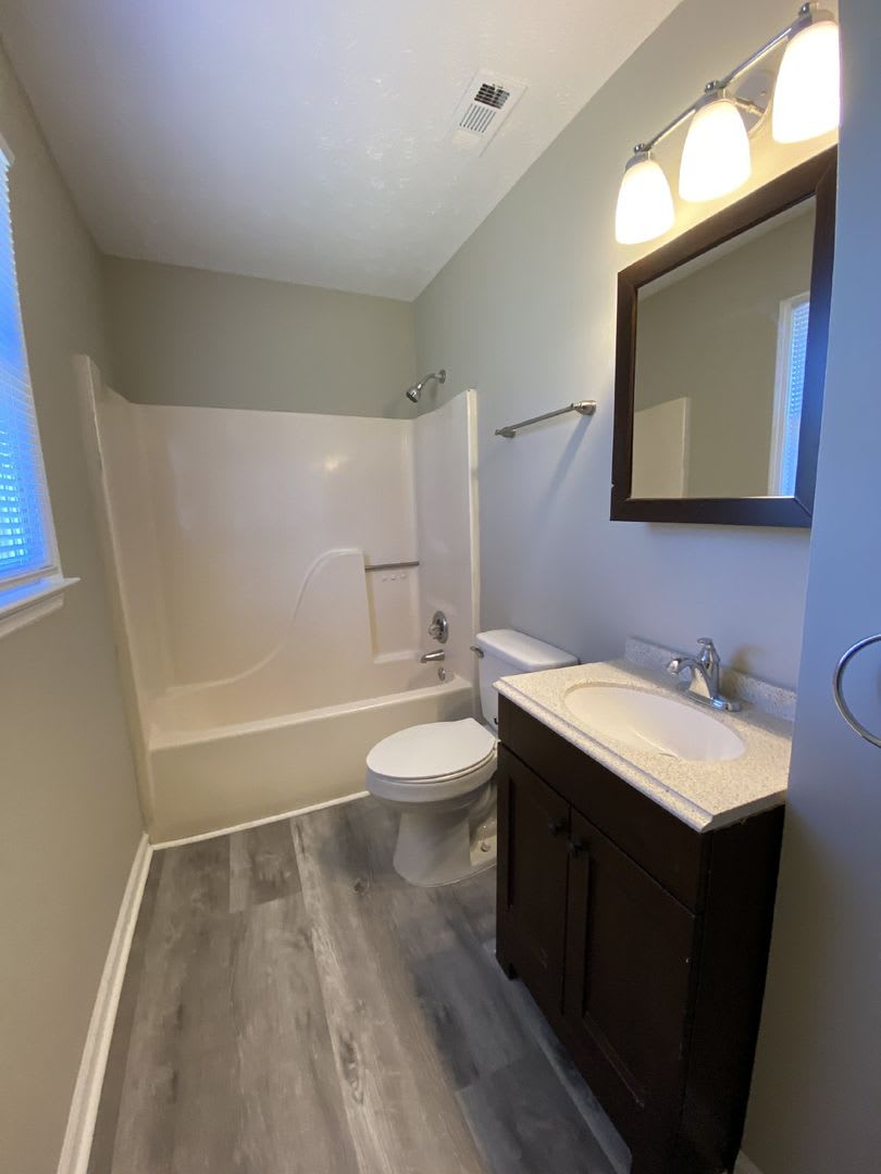 Charming, Pet-Friendly 3 Bedroom, 2 Bath Home on Whitehead Road – photo 4