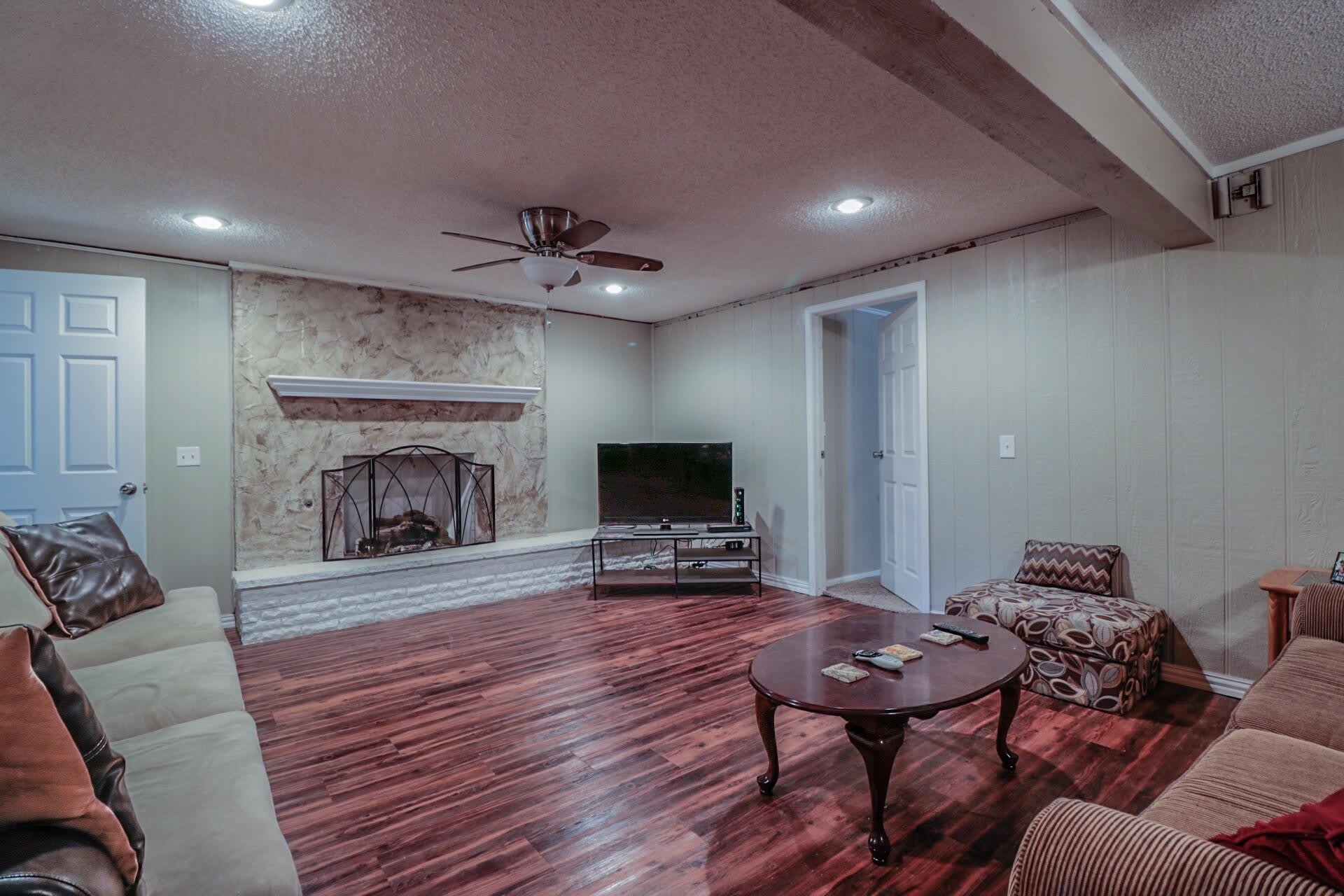 2837 66th Street – photo 2