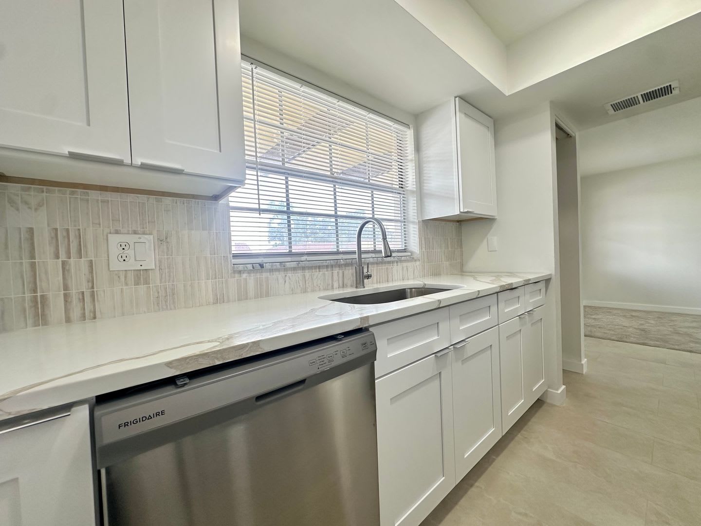 Gorgeous remodeled condo in Pennwood, off Bellaire Road 1br/1ba 55+ Community in Pennwood Manor! – photo 4
