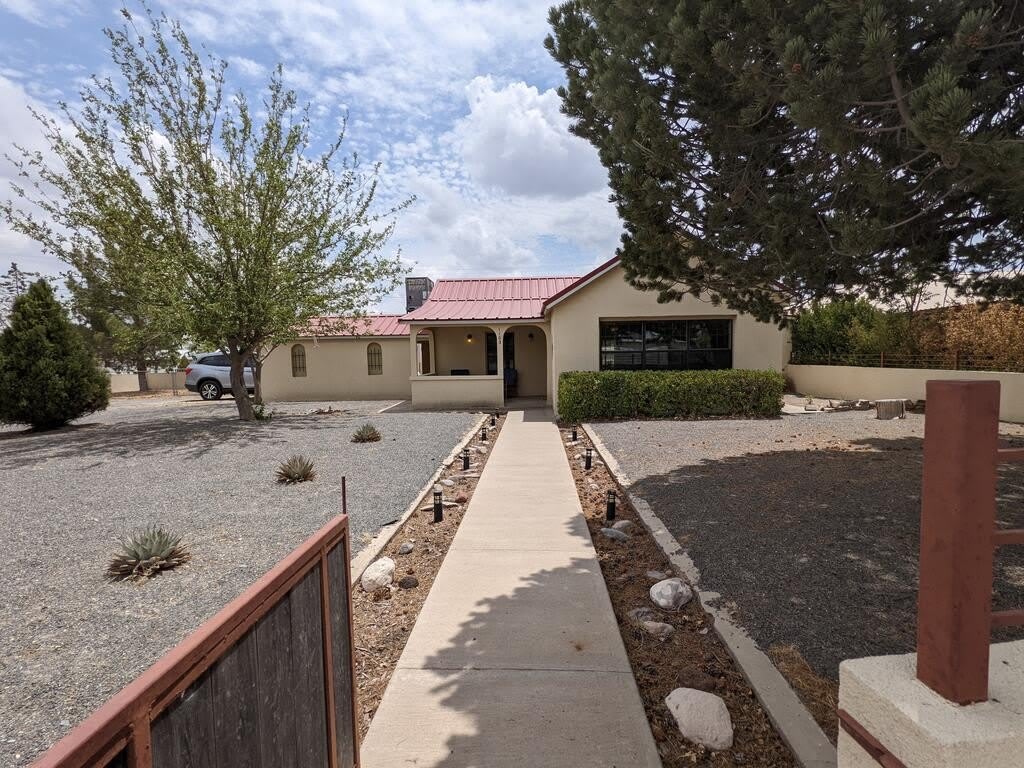 1103 W San Antonio St – photo 1