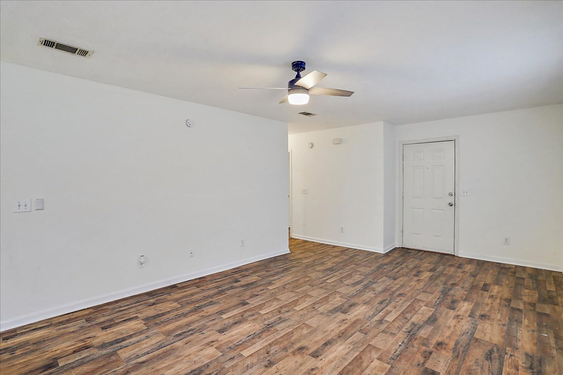 2-Bedroom, 2-Bath Townhome in Brandon – photo 4