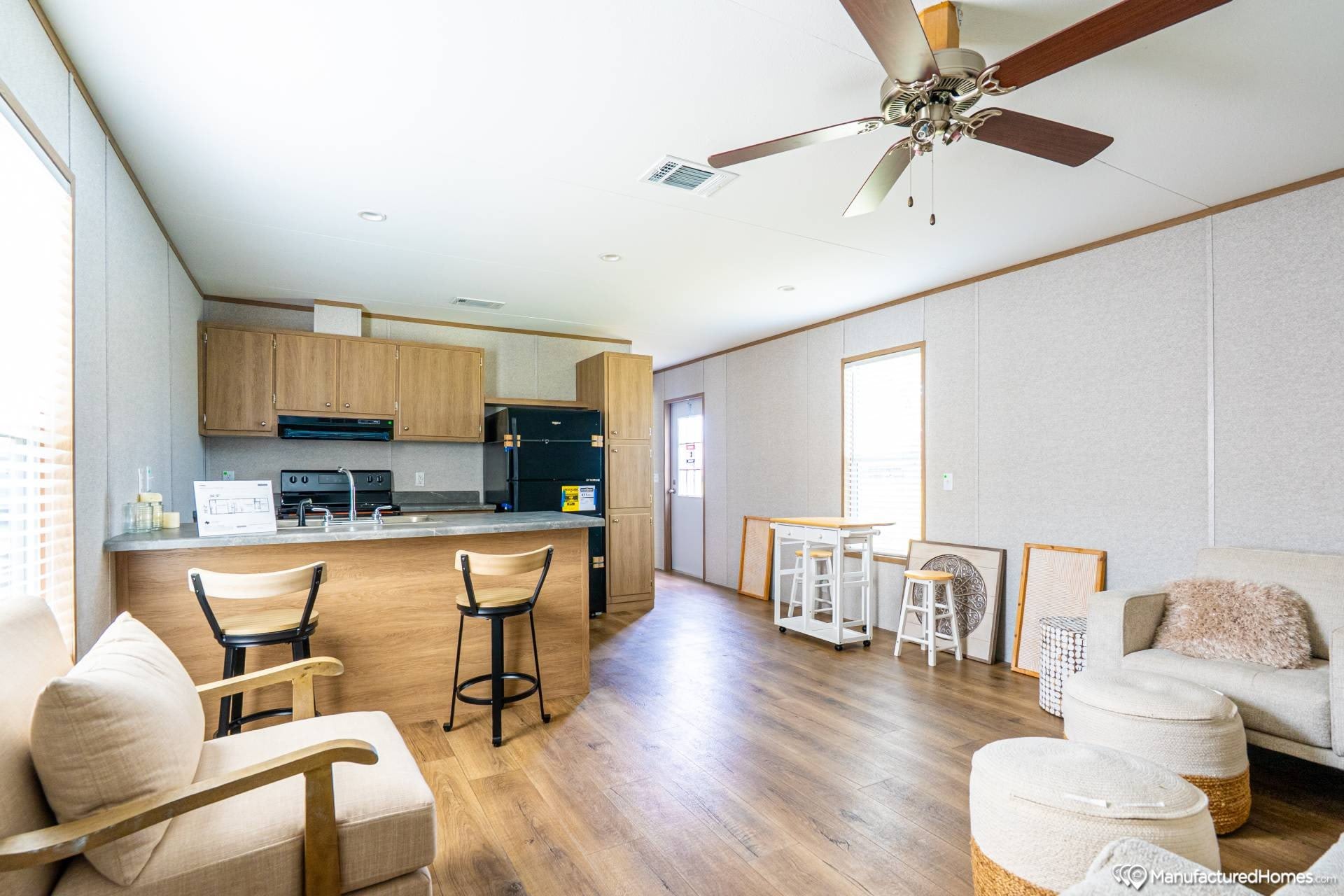 160 Forrest Ave – photo 3
