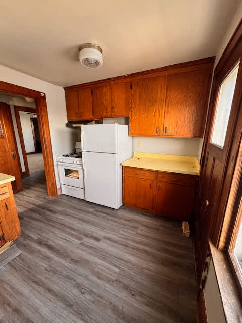 2229 1/2 Blake Avenue – photo 2