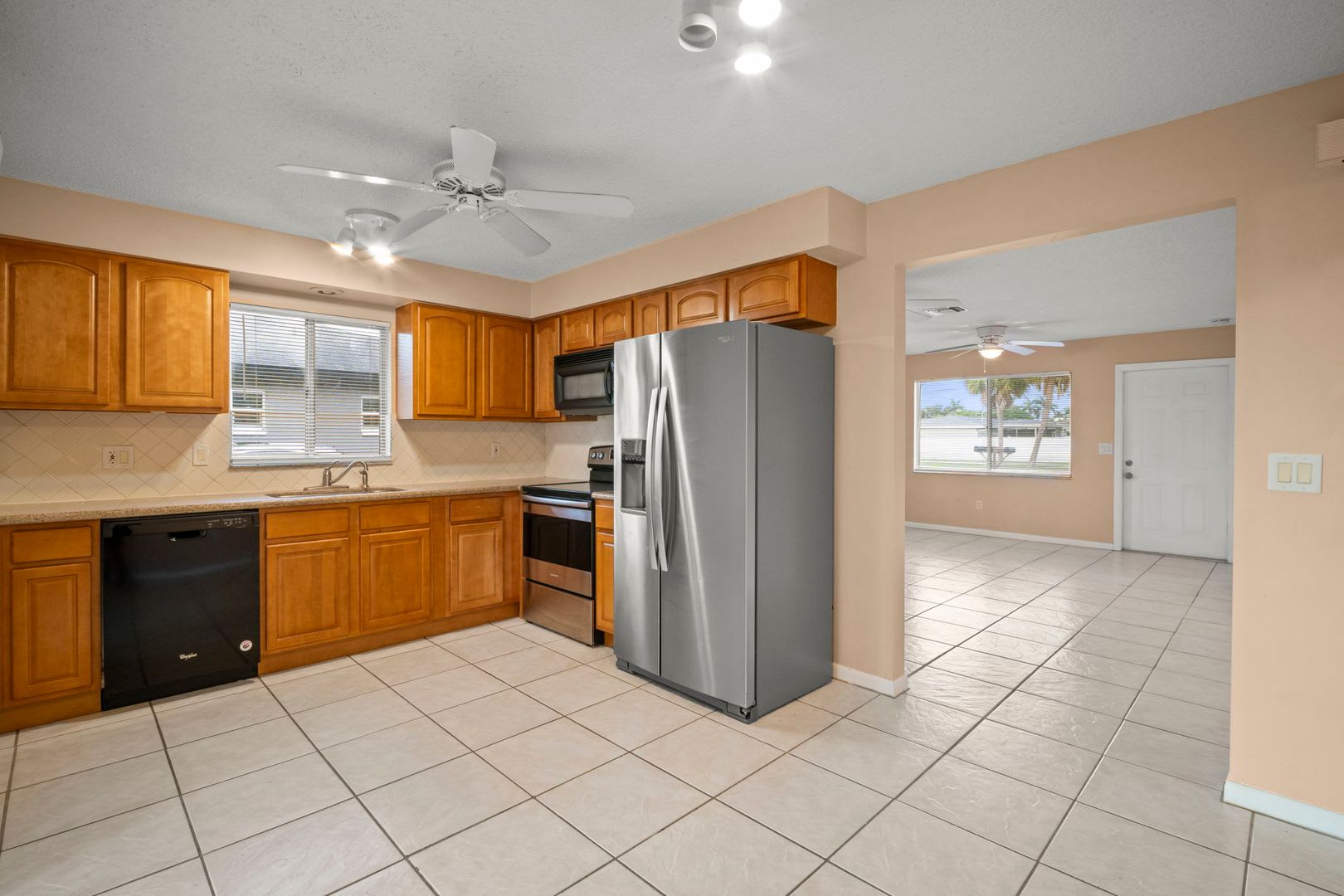 Beautiful 2 Bedroom 2 Bathroom Apartment Perfectly Located In Cape Coral – photo 5