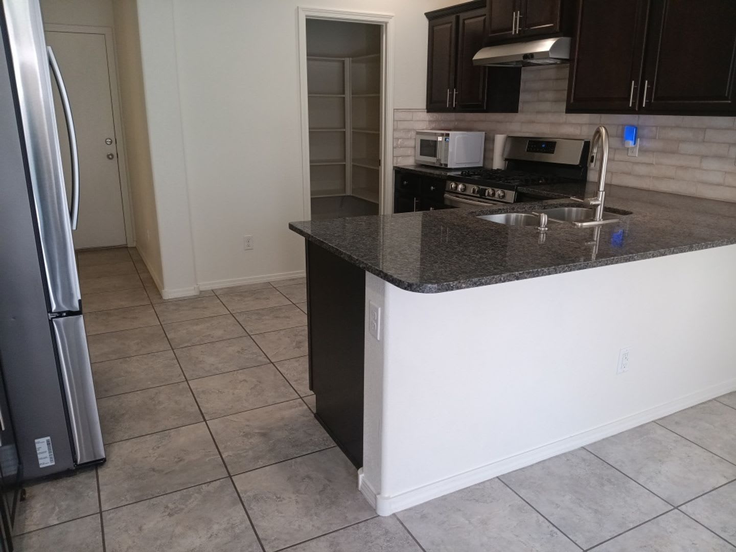 3 Bedroom, 2.5 Bathroom Home! Schedule a Showing! – photo 3