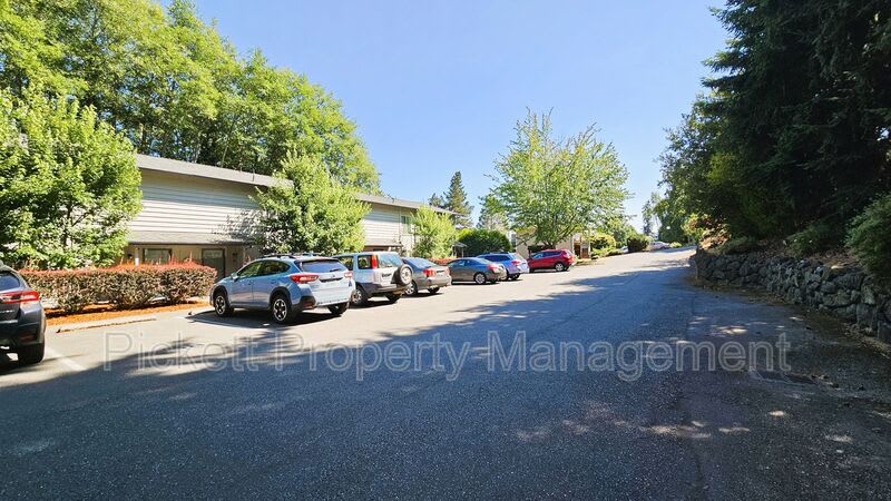 354 NW Edvard St – photo 3