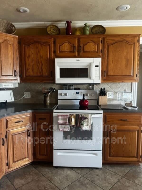 589 Se Saint Johns Street – photo 2