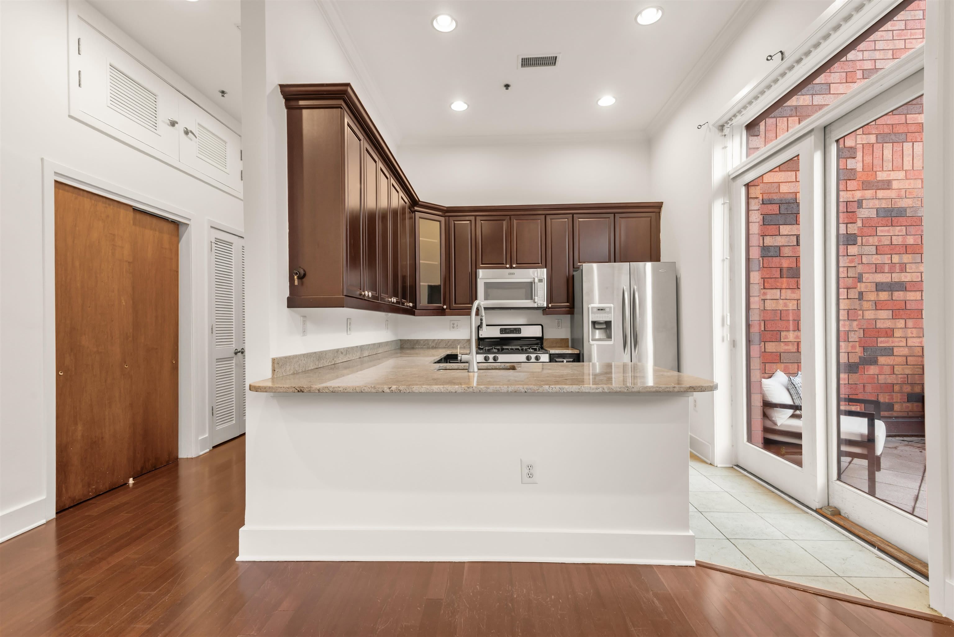 187 WARREN ST – photo 5