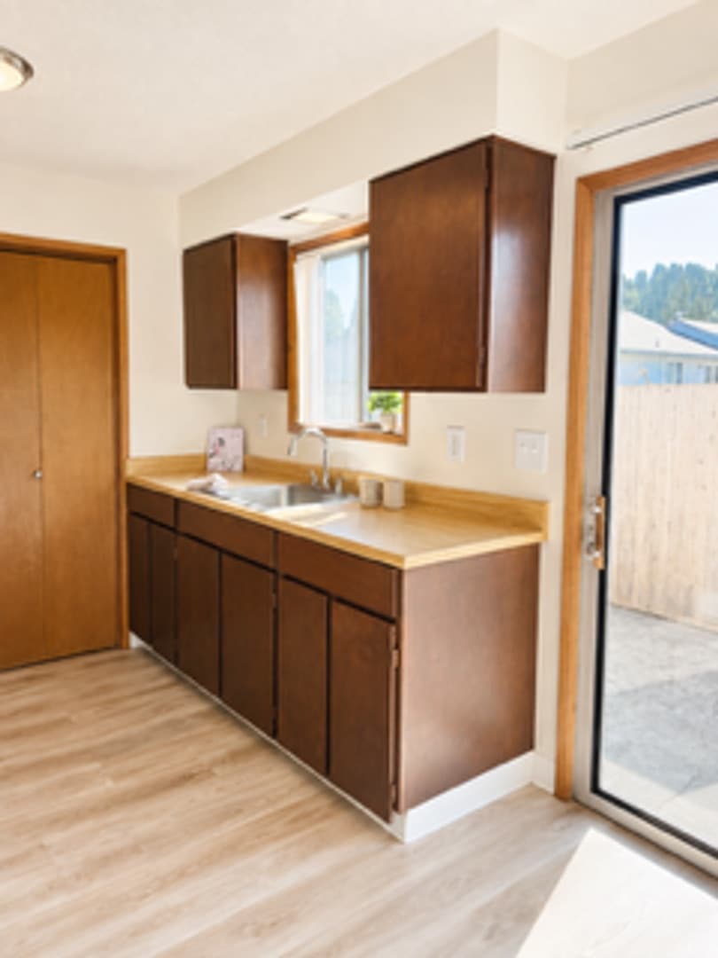 Cozy 2 Bedroom 1 Bathroom Apt Near Downtown Milwaukie Discounted Rent For The First 2 Months – photo 4