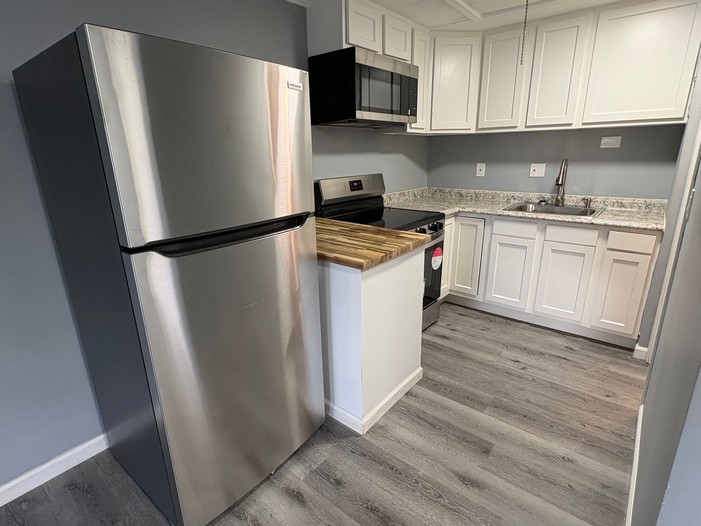 Fresh, Efficient Kent Rental with Water, Sewer & Trash Included – photo 4