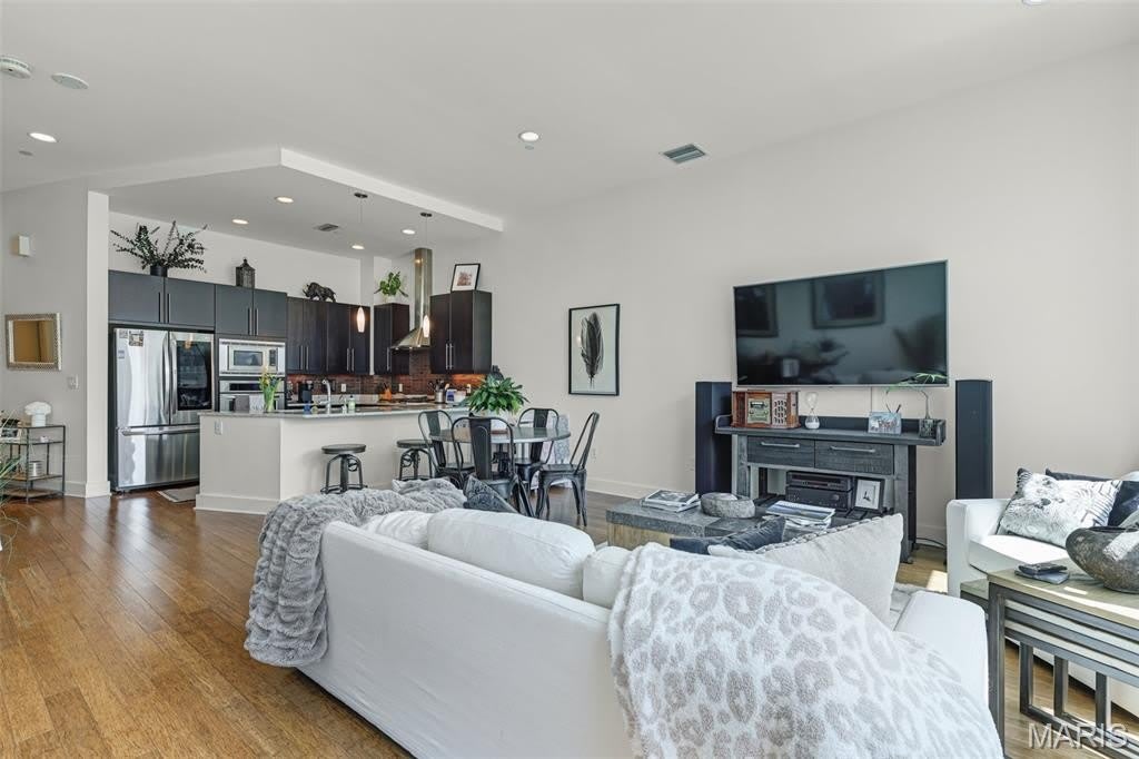8025 Maryland Avenue – photo 4