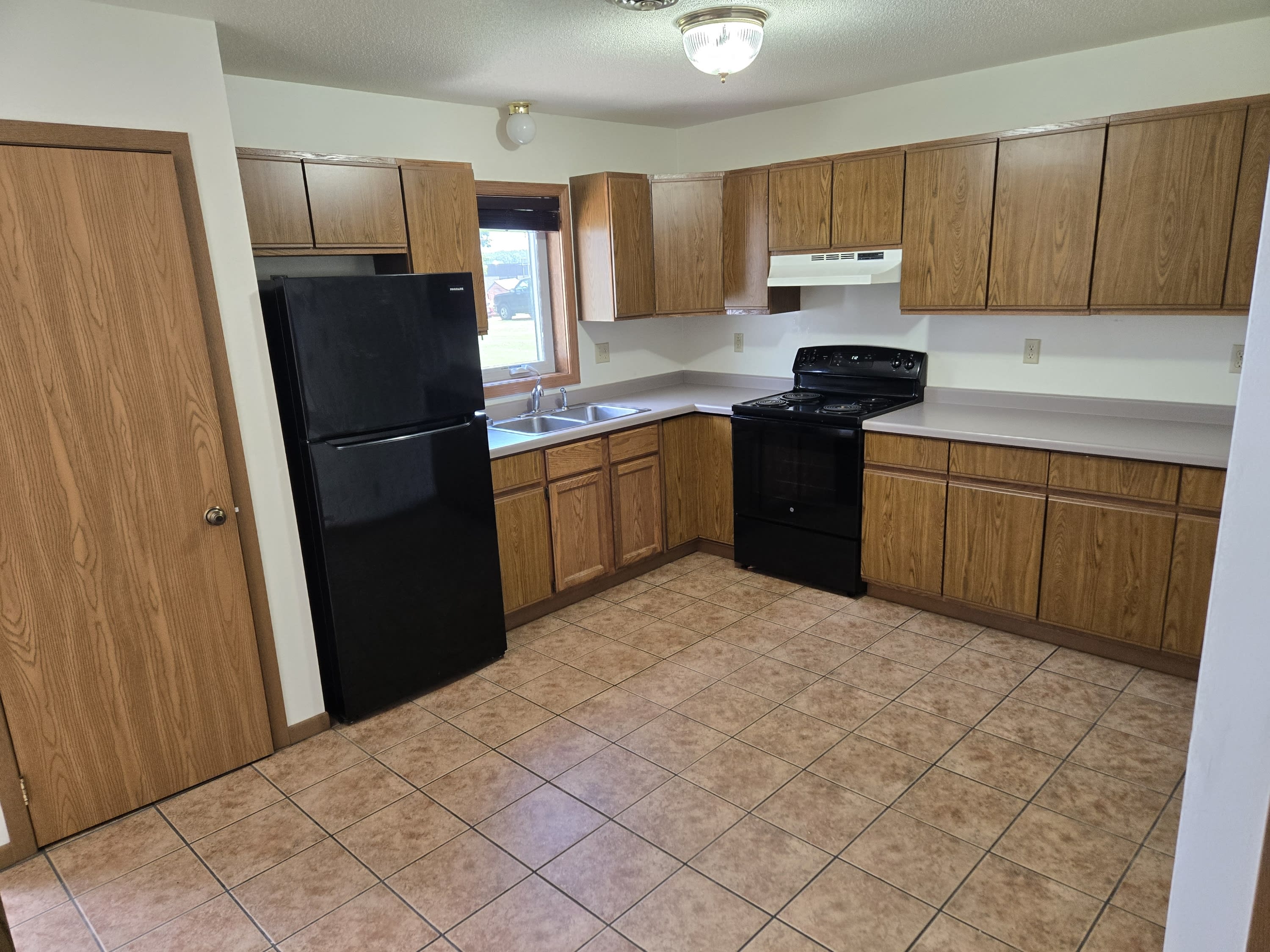 527 Franklin Street – photo 1