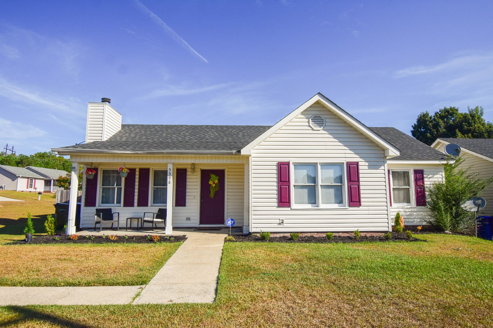 Coming Soon One Months Rent Free 3 Bedroom 2 Bathroom Pets Considered – photo 1