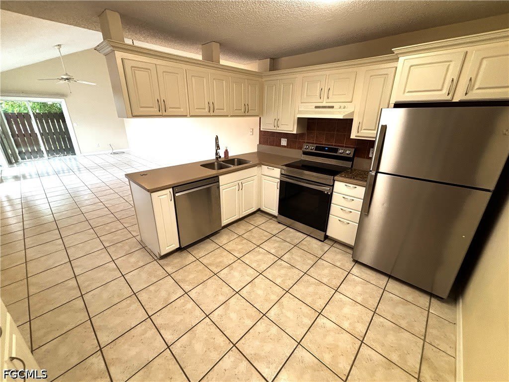 5660 Foxlake Drive – photo 4