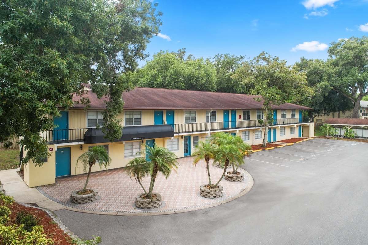 1St Month Free Rent 1 Bed 1 Bath Unit With Central Air Pet Friendly With Washer Dryer Hook Ups In Unit Section 8 Welcome – photo 3