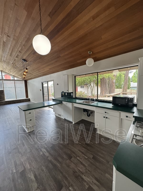 7730 SW Eaker Pl – photo 5