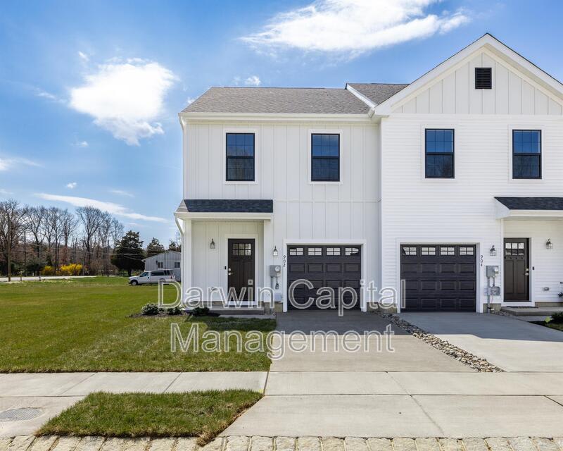 996 Woodview Court – photo 1