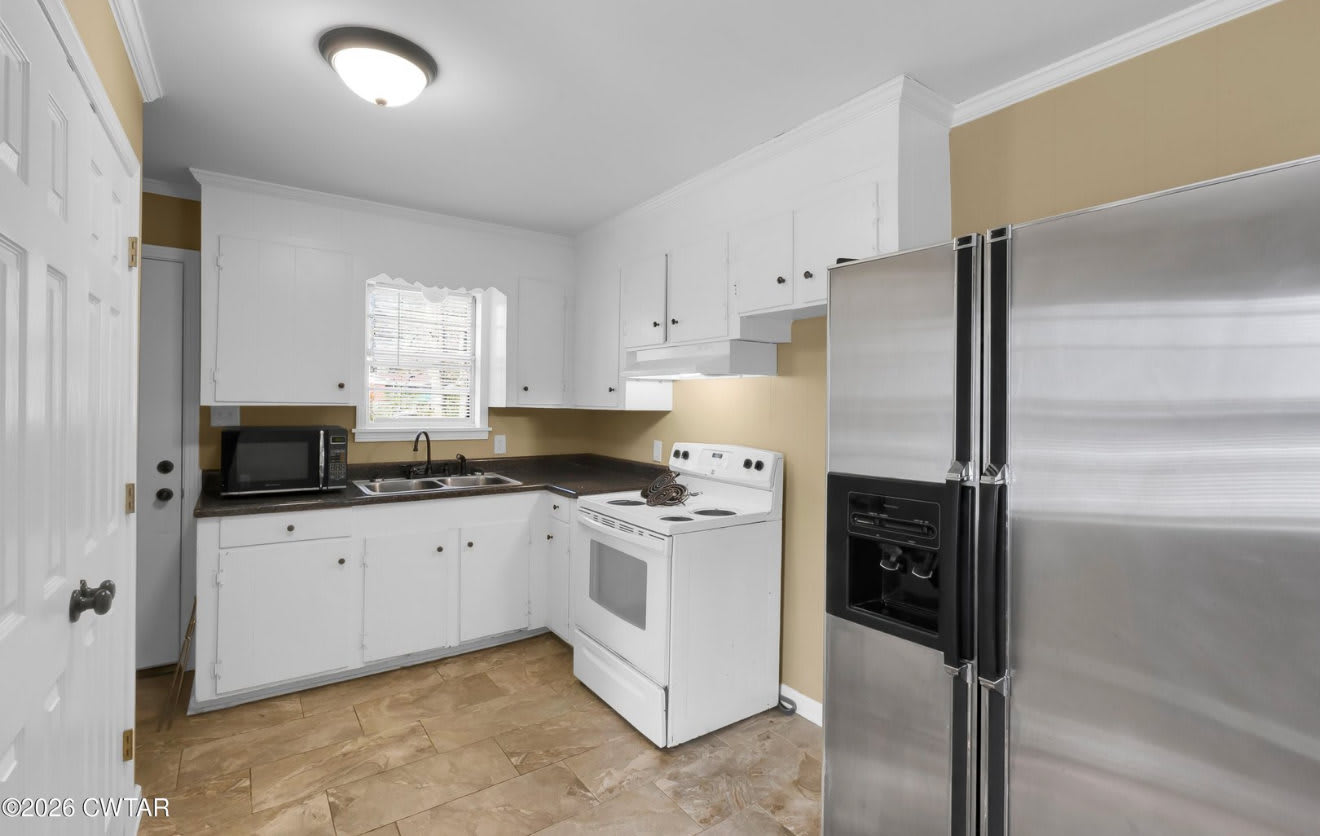 927 East College Street – photo 5