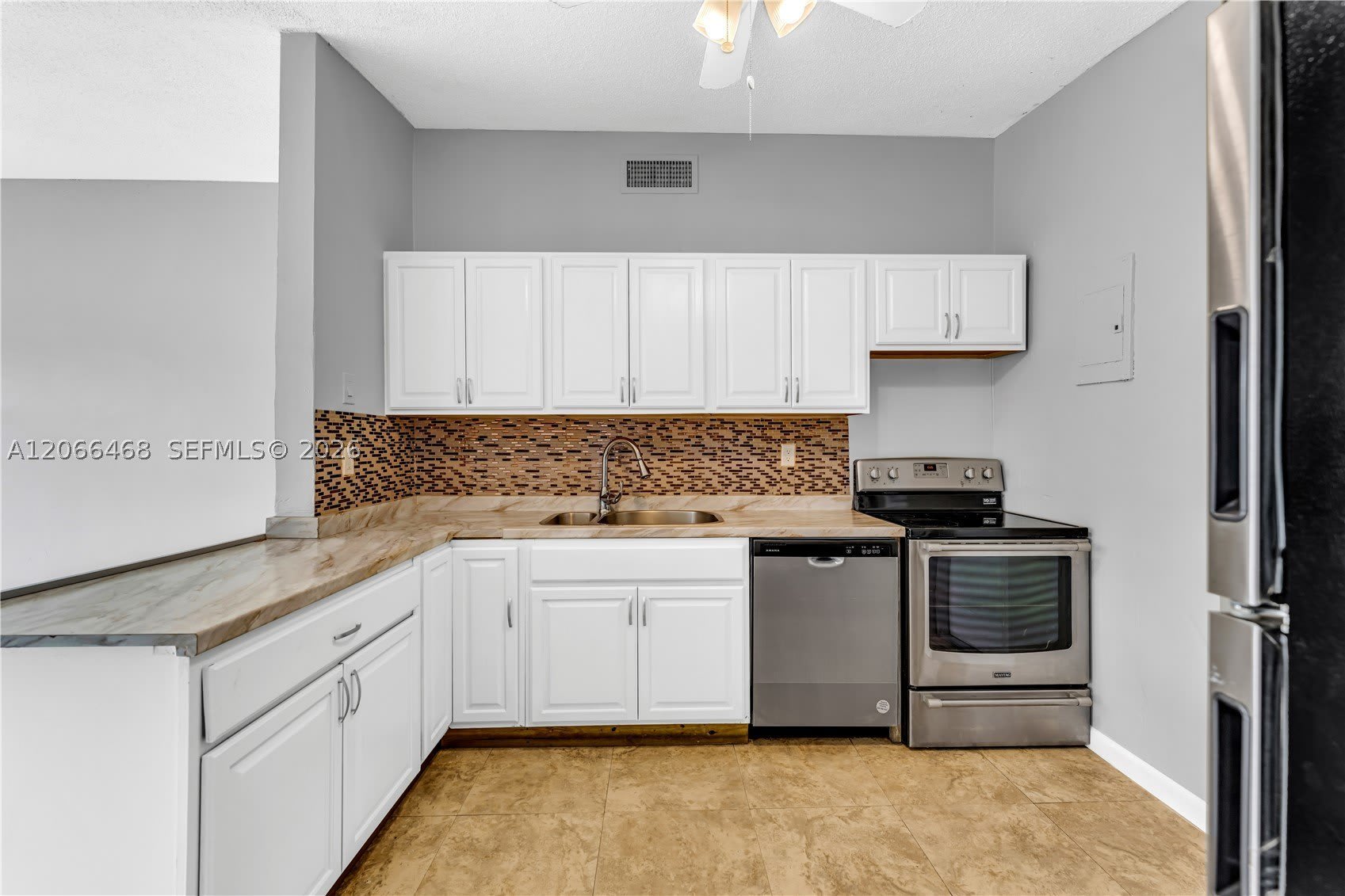 4220 Sw 36Th St – photo 2