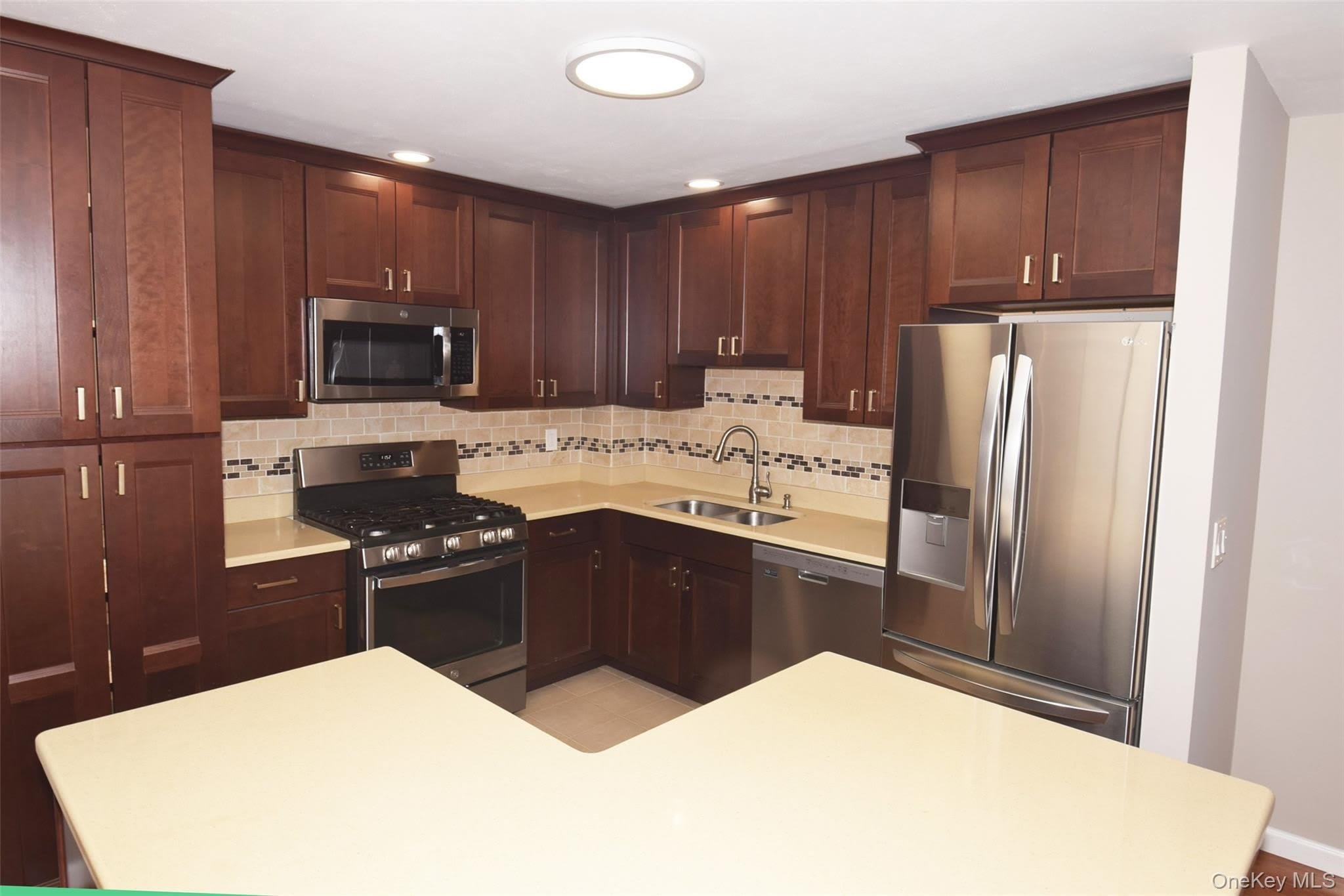 208 -04 Robert Road – photo 4