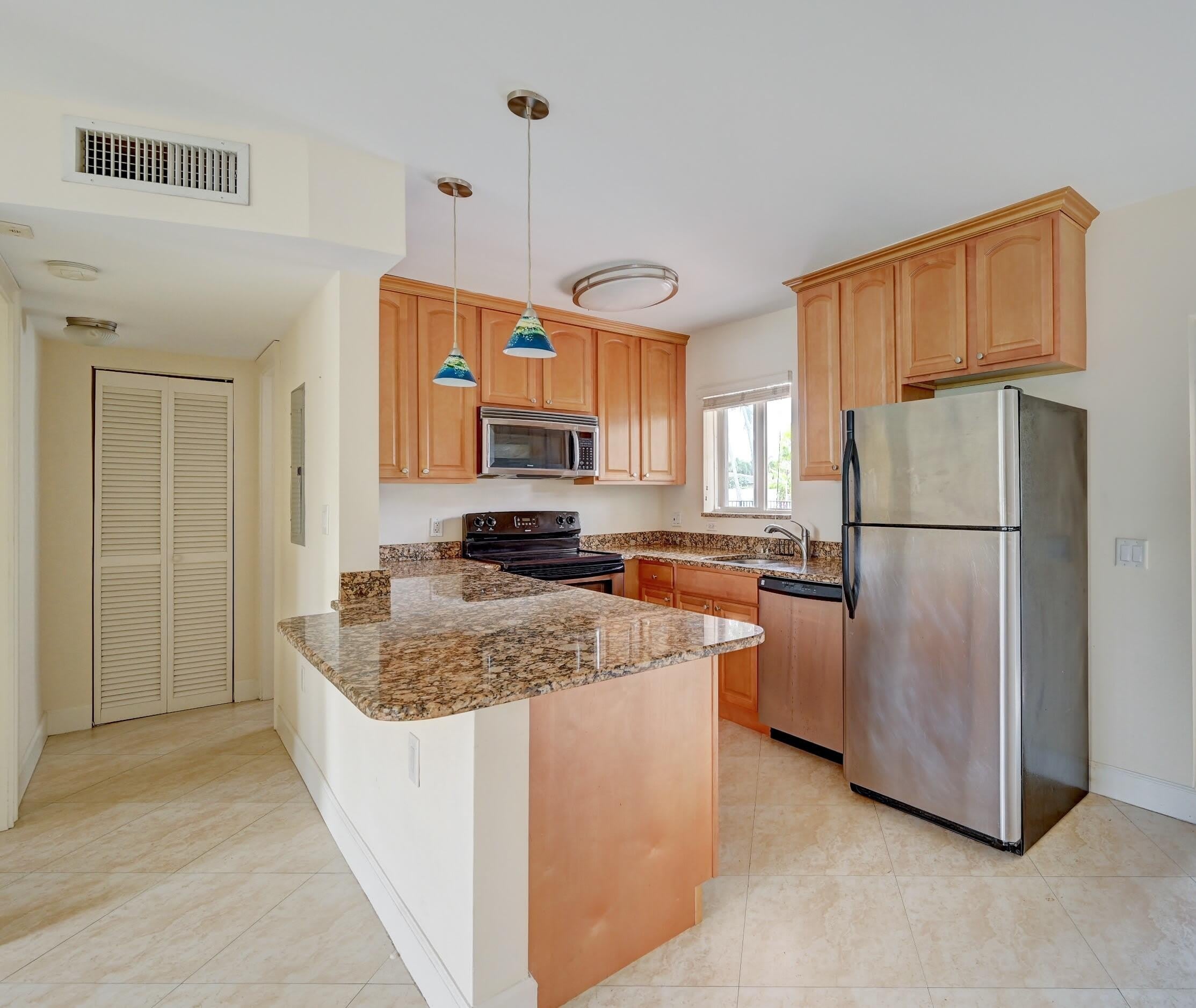 410 SW 15th Street – photo 2