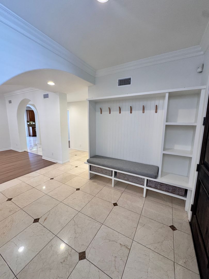 Spacious 3BR/3.5BA Single-Family Home – photo 2