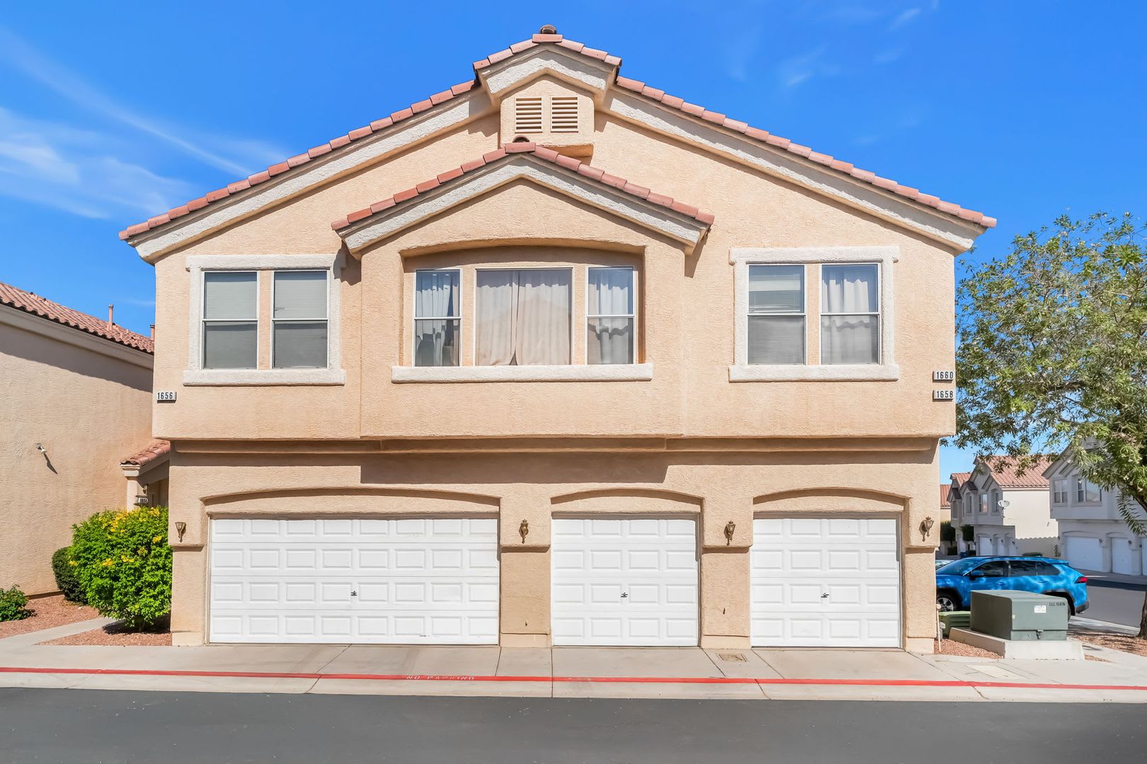 Comfort, Convenience & Community Living in Gated Henderson! – photo 1