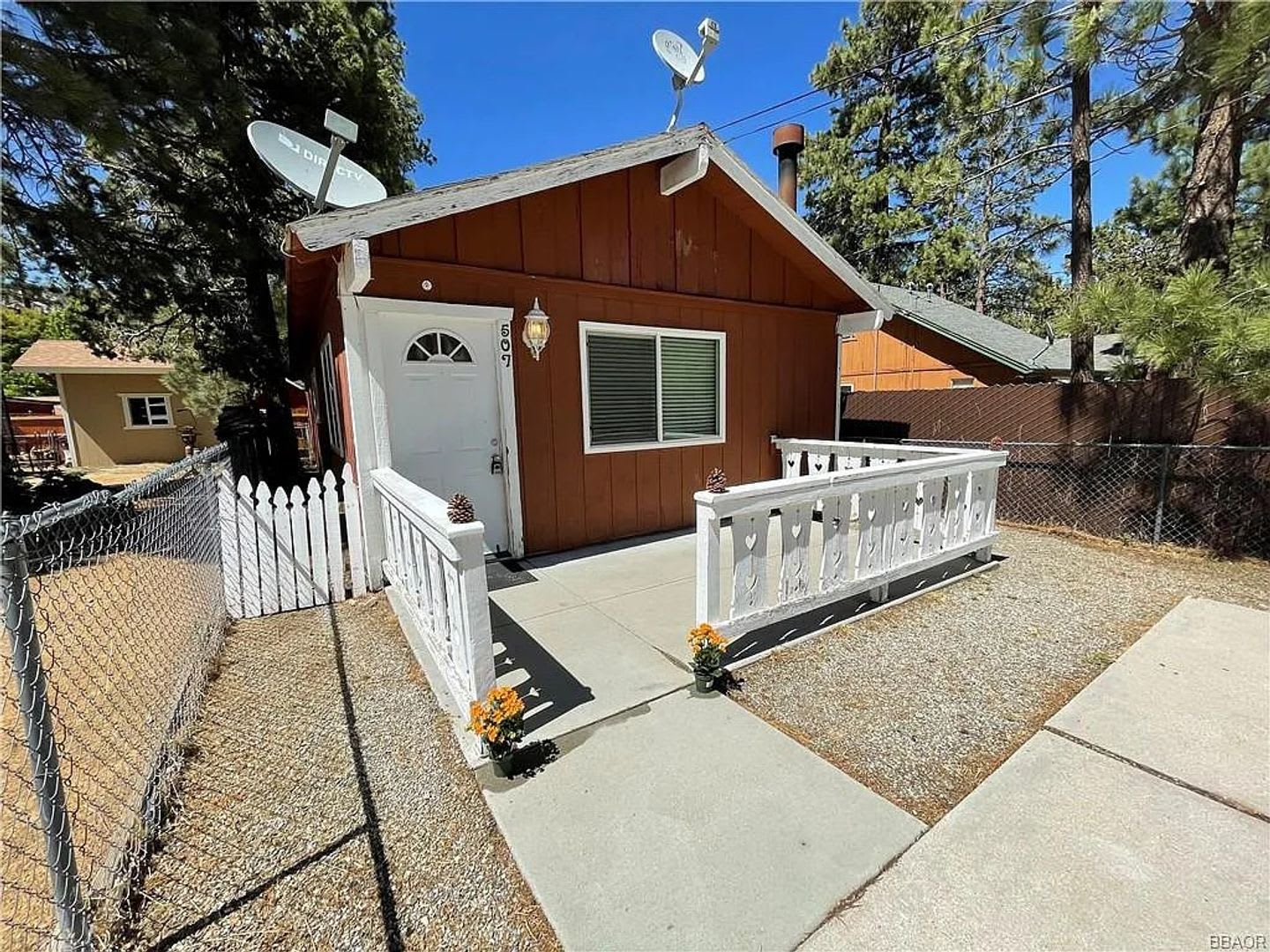 Warm & Cozy Single-Story Home in Big Bear City – photo 2