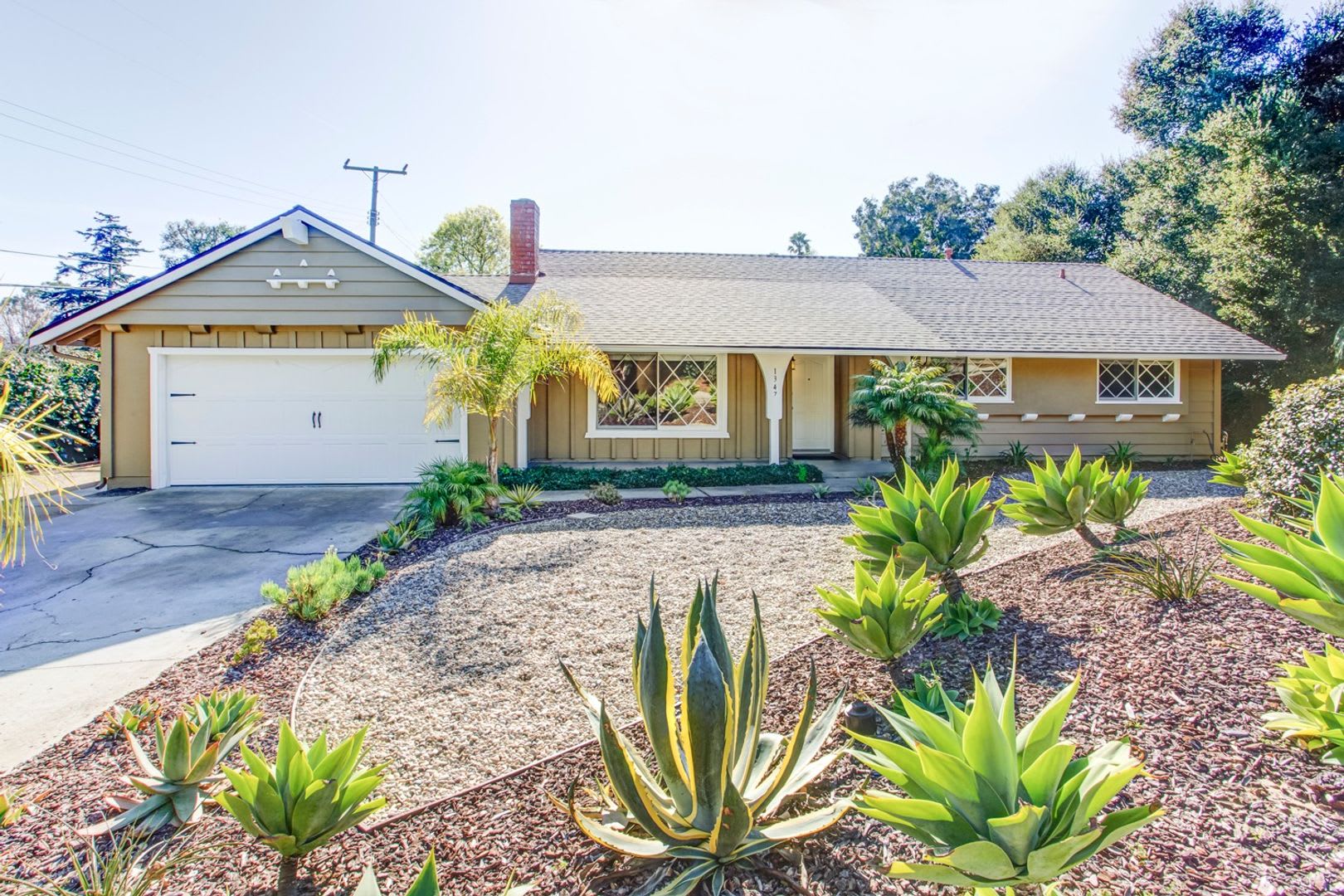 Beautiful Renovated 3bd/2bth Mesa Home – photo 1