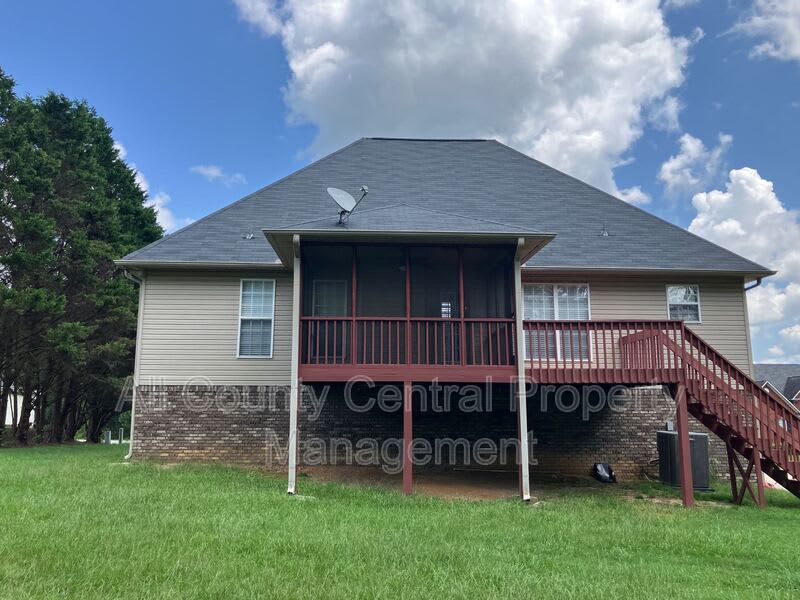 710 Small Lake Rd – photo 4