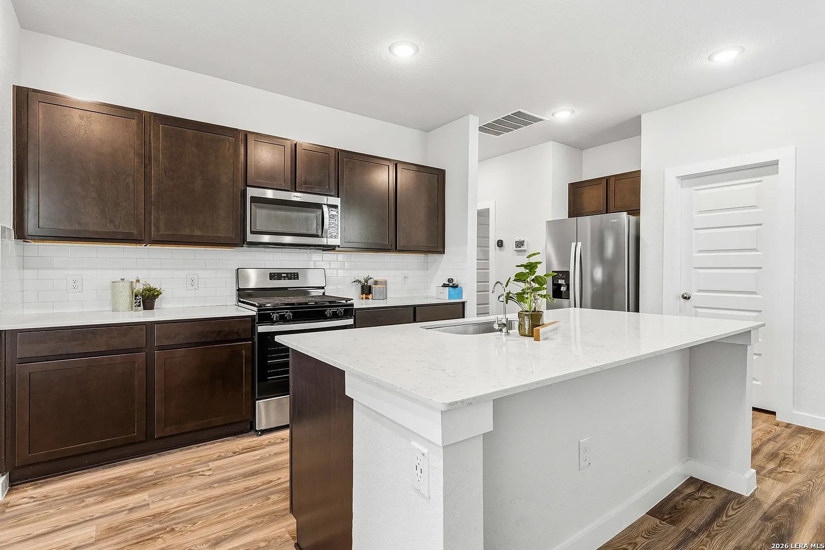Modern 3Br Home With Upgrades Private Greenbelt Setting – photo 3