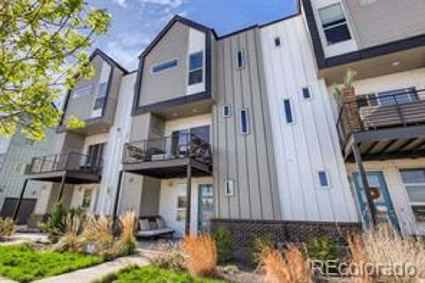 Recently Built Townhome in Hot Midtown! – photo 2