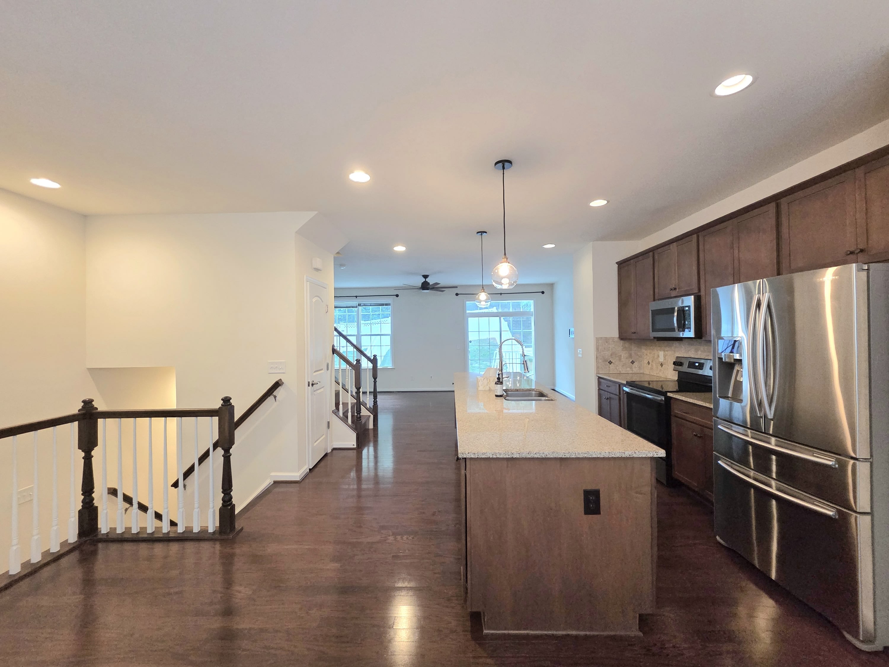 1343 Gilmore St – photo 4