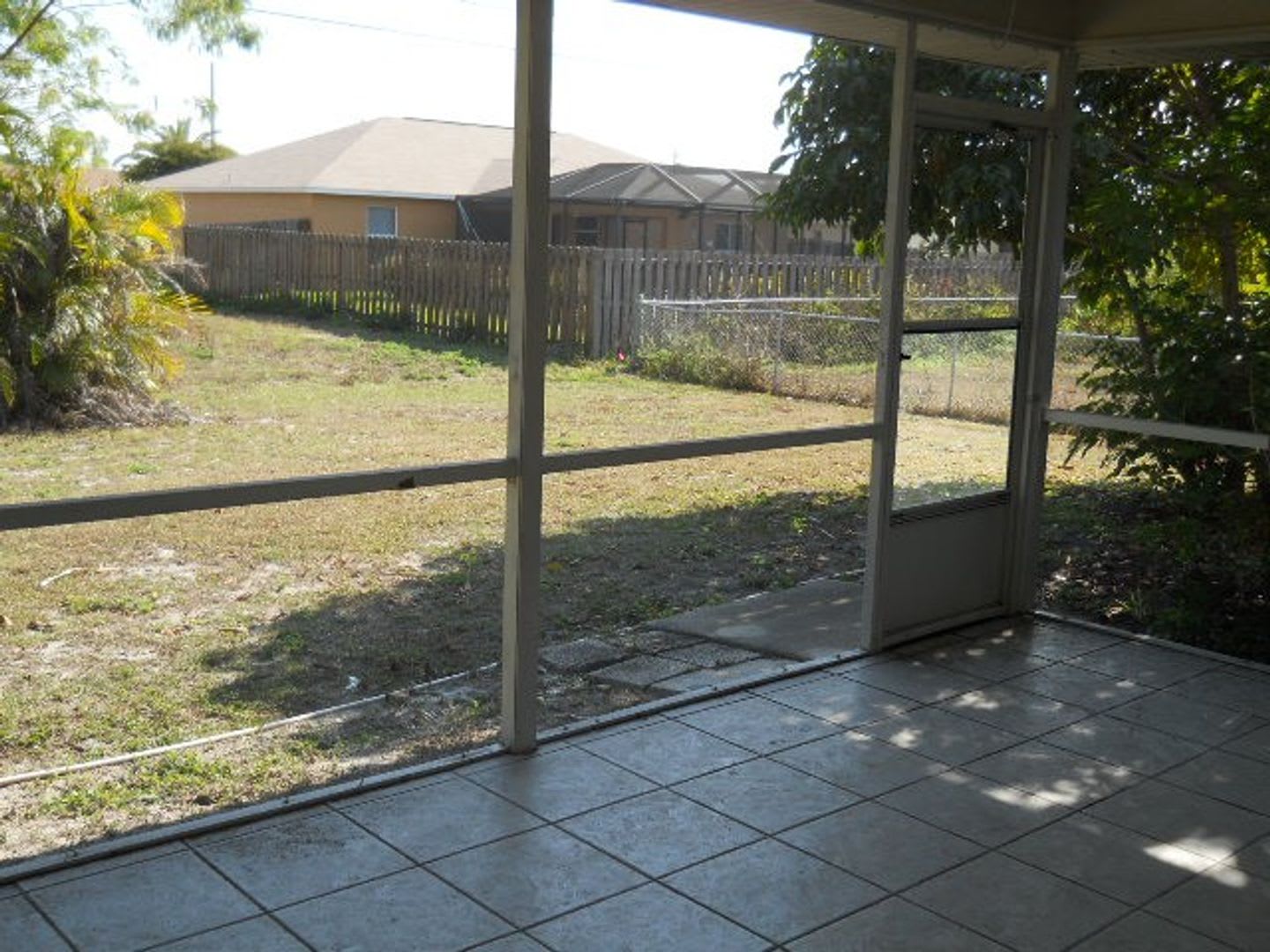 3 2 Home With Garage Available Now Off Santa Barbara Blvd Area – photo 4