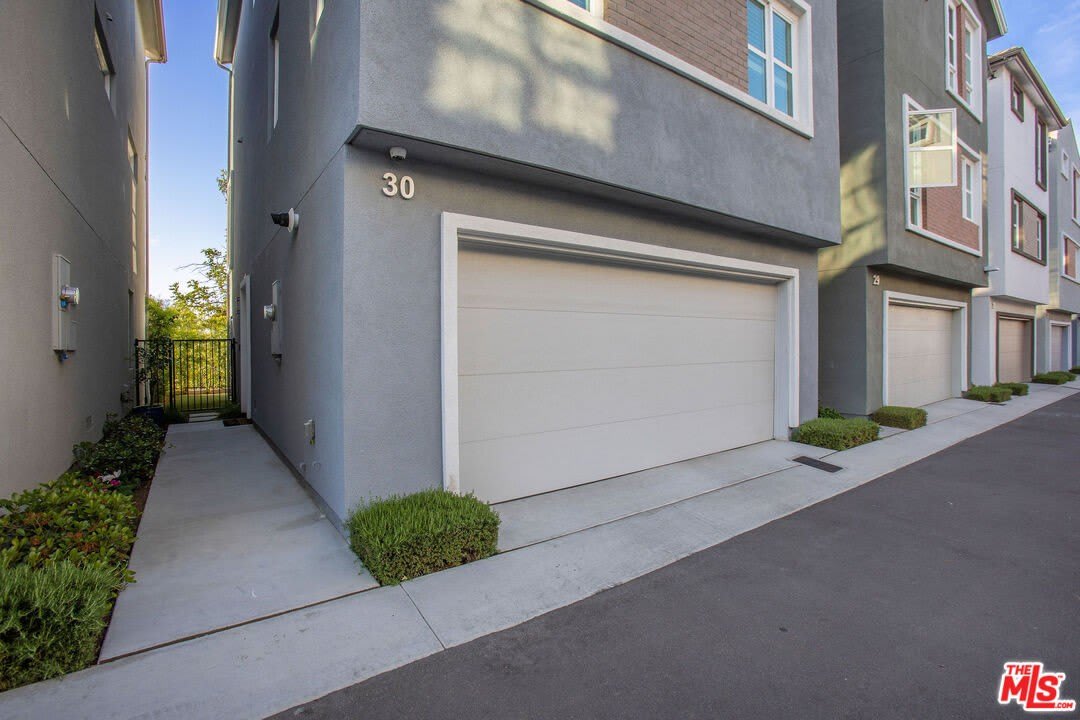 2700 E Chaucer St – photo 2