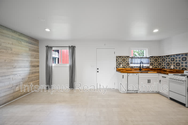 910 Shelby Ave – photo 3