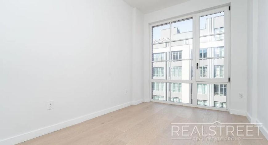 37-25 32nd Street – photo 4