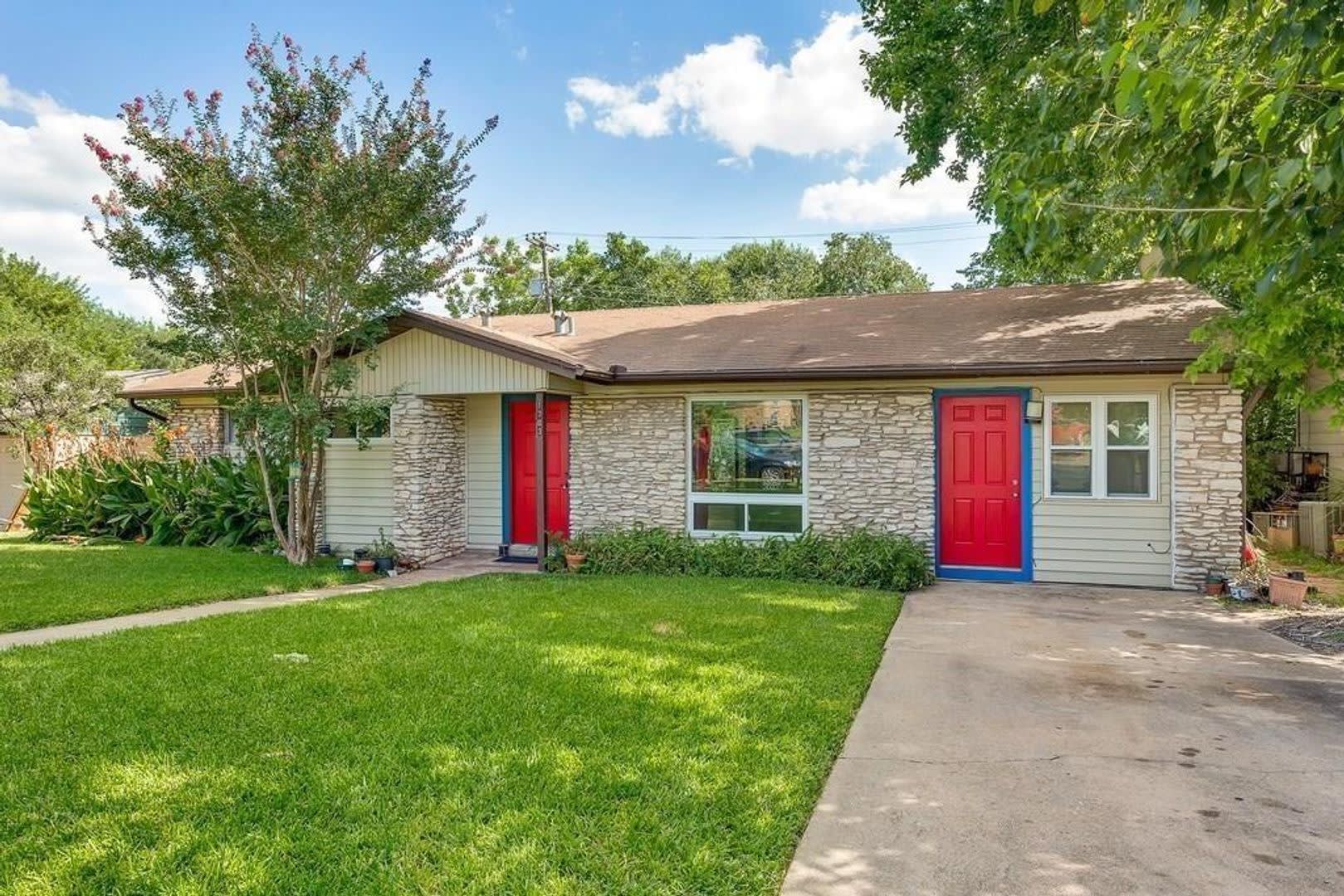 1703 Rockbridge Ter- spacious 3 bed ion a large lot, great central location. – photo 1
