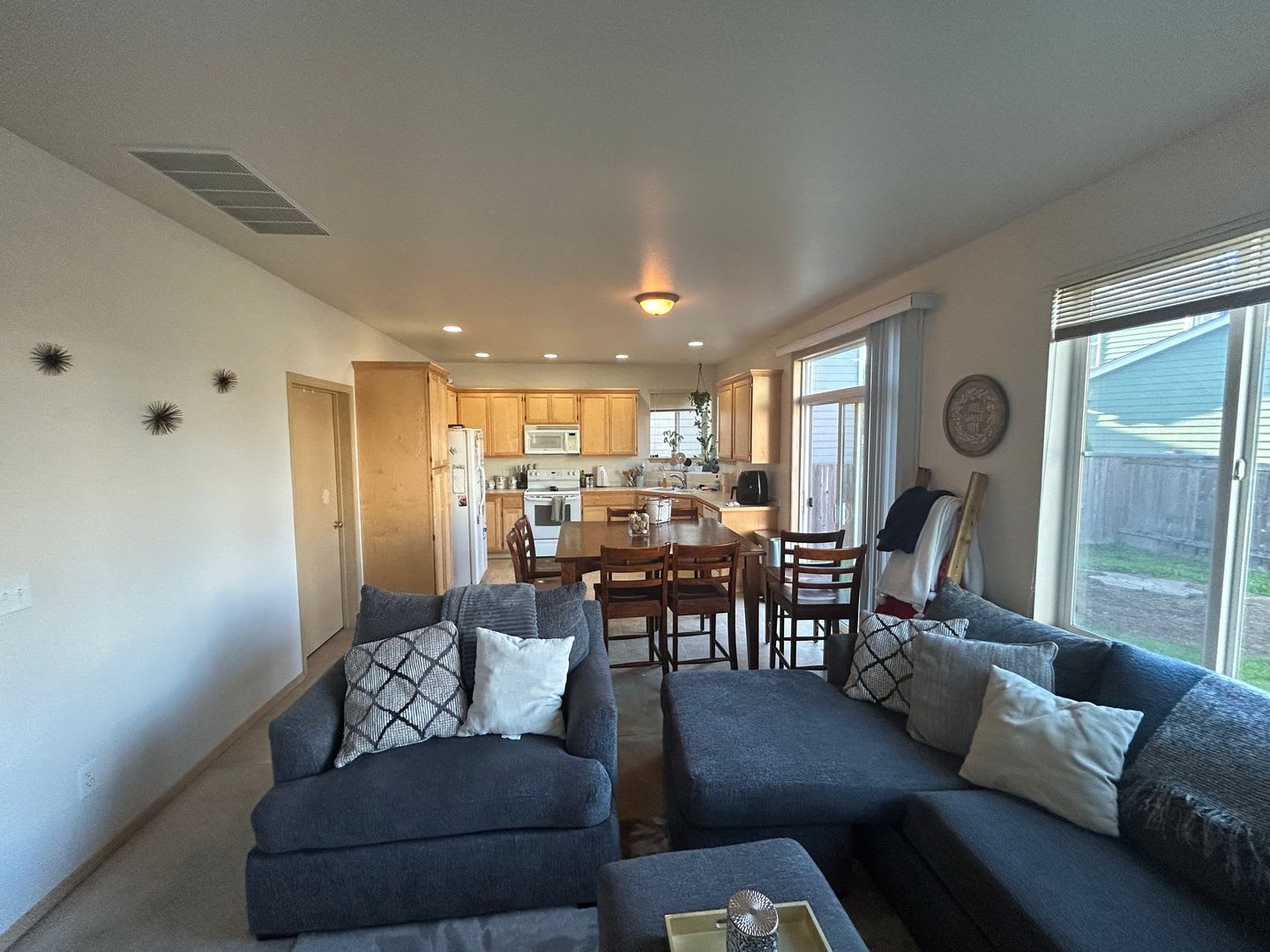 4B, 2.5BA Pet-friendly home w/2-car garage in Whitman Court -Renton, $3,595 per month – photo 3