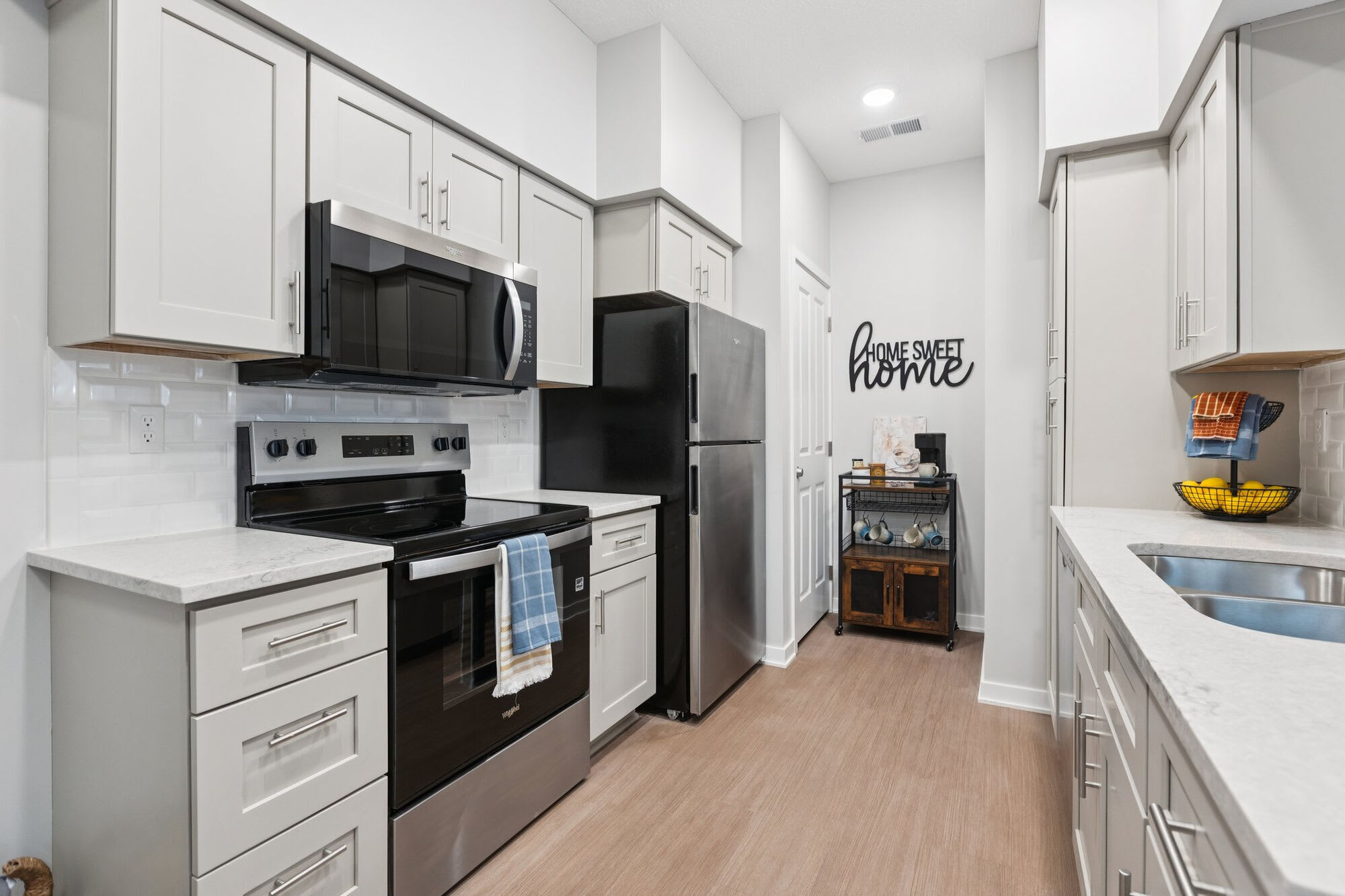 Raintree Apartments – photo 2