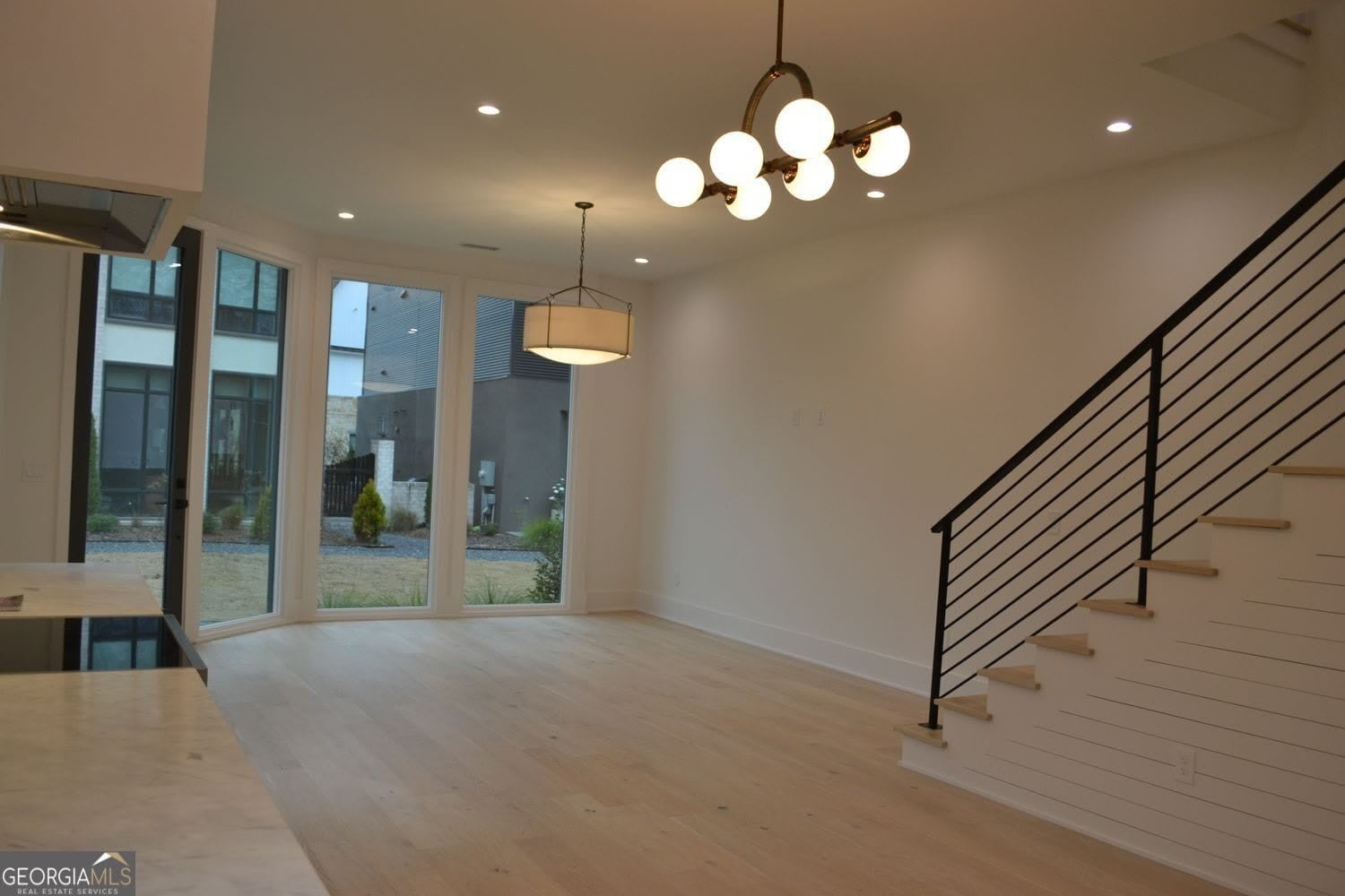 370 2nd Street – photo 3
