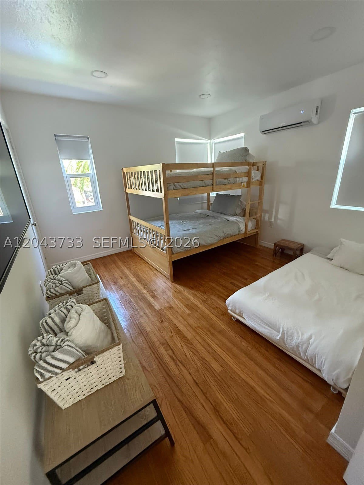 528 Ne 70Th St – photo 3