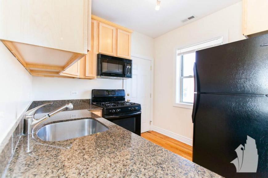 1214 W Waveland – photo 2