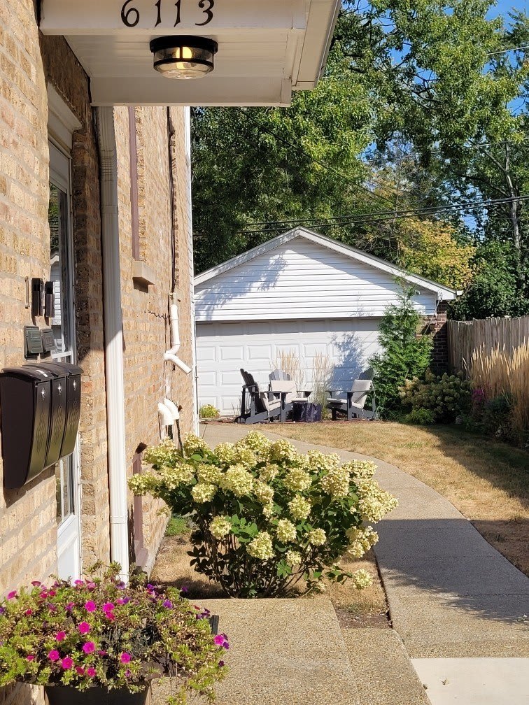 6113 N Karlov Avenue – photo 3