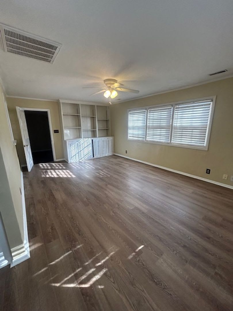 3-bedroom, 2-bath Home – photo 2